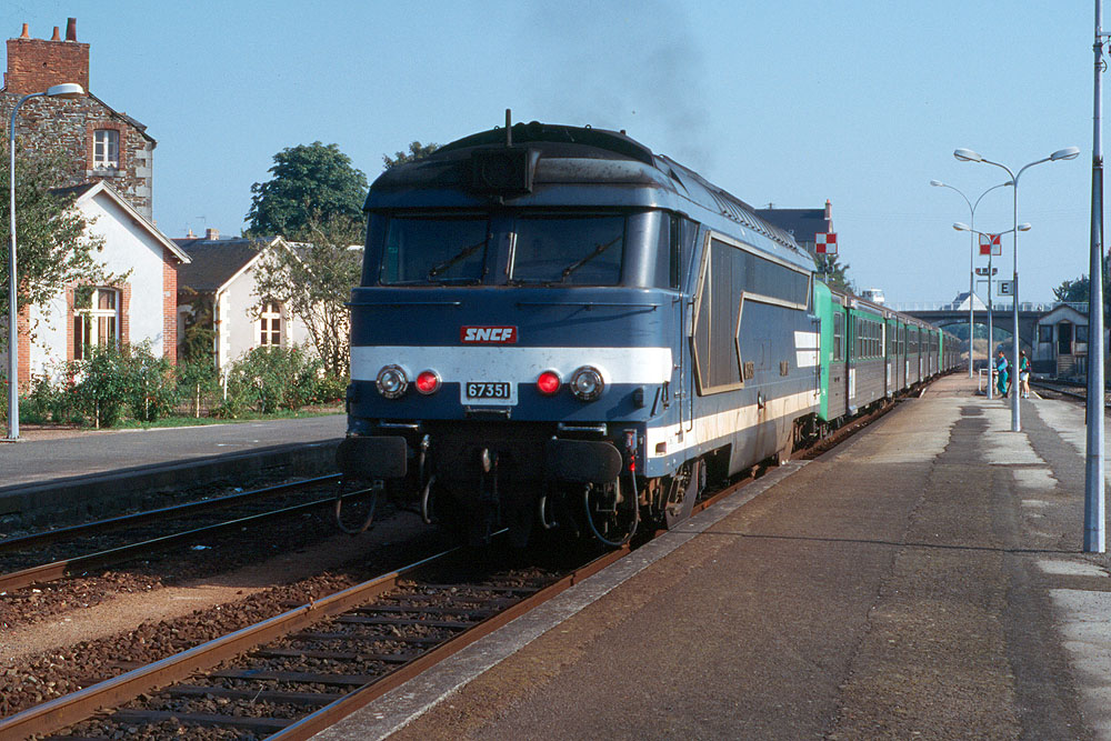 https://www.eisenbahnfotograf.de/datei/April bis September 1996/3960211 SNCF 67351 Dol 16.8.96.jpg